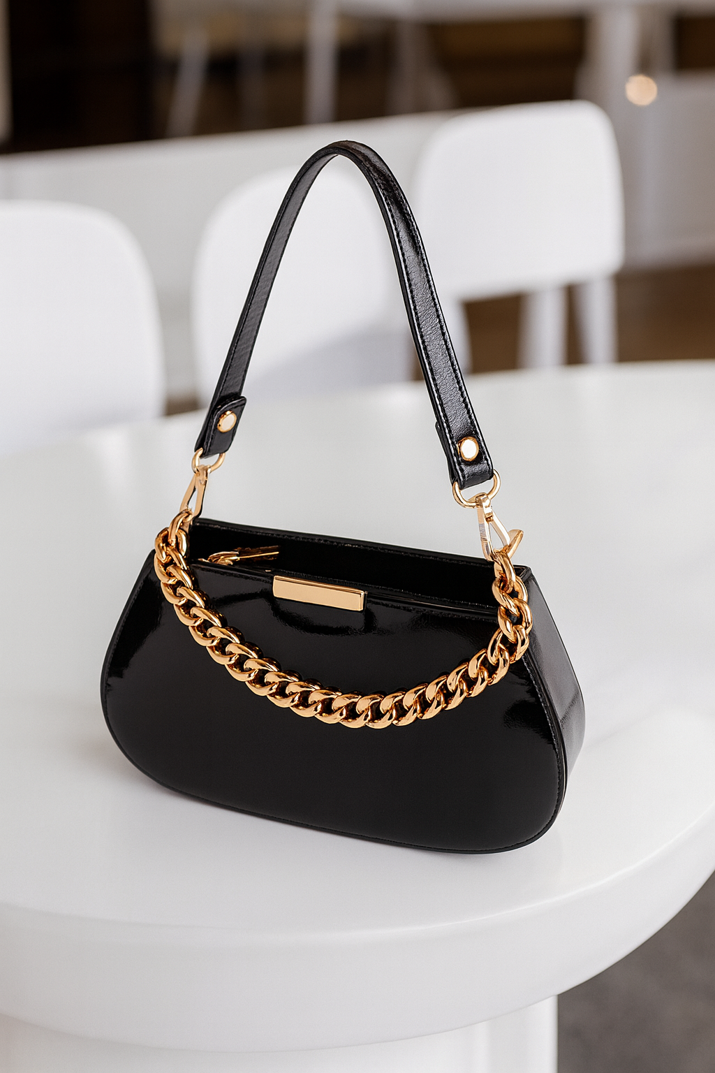 Noiré Gold Chain Clutch